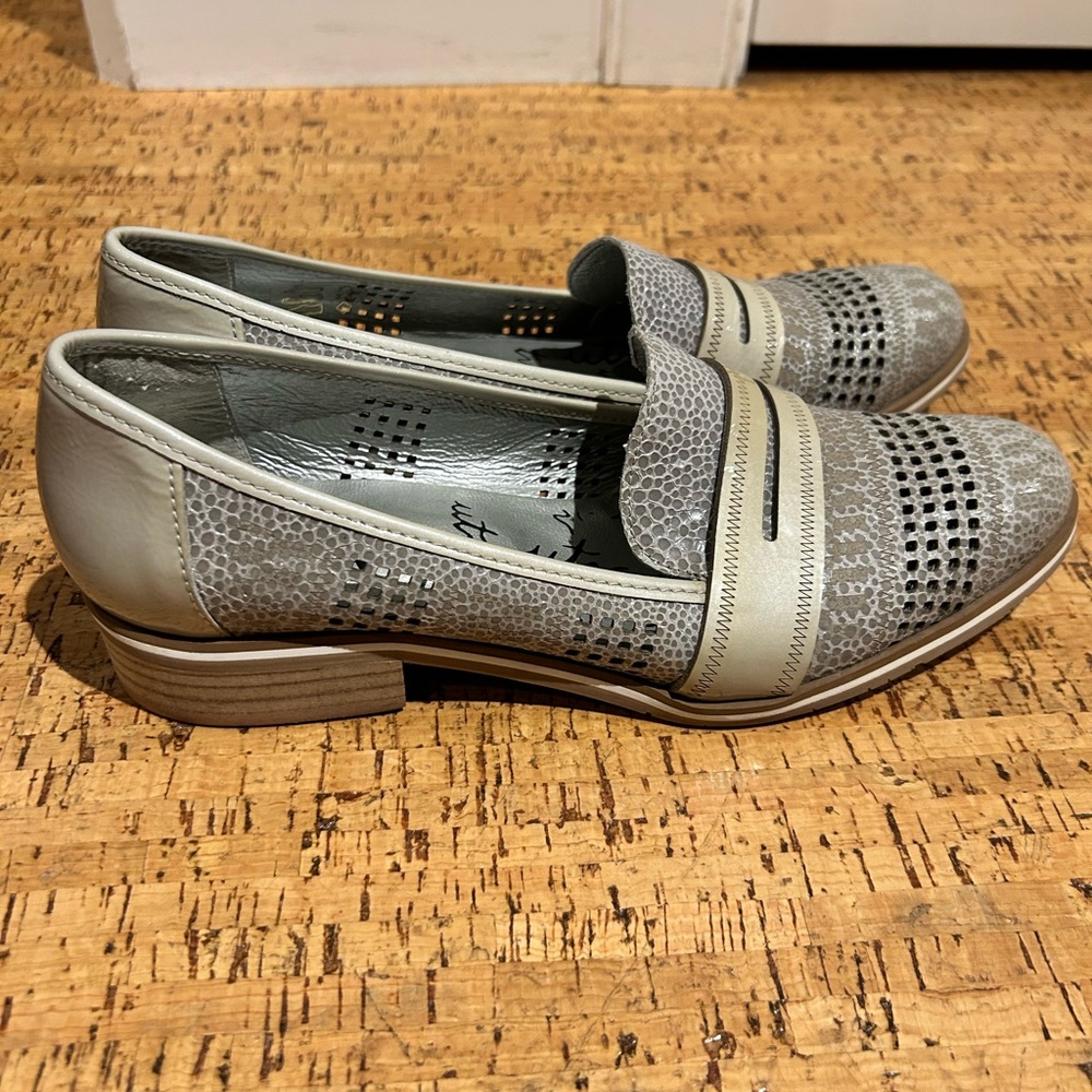 Women’s loafers, grey size EU 40